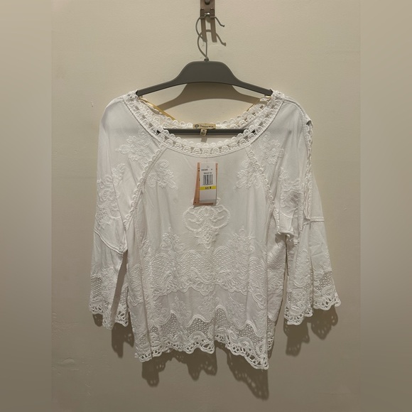 Democracy Tops - Democracy - NWT White Lace Embroidered Cold Shoulder Top with flare sleeves